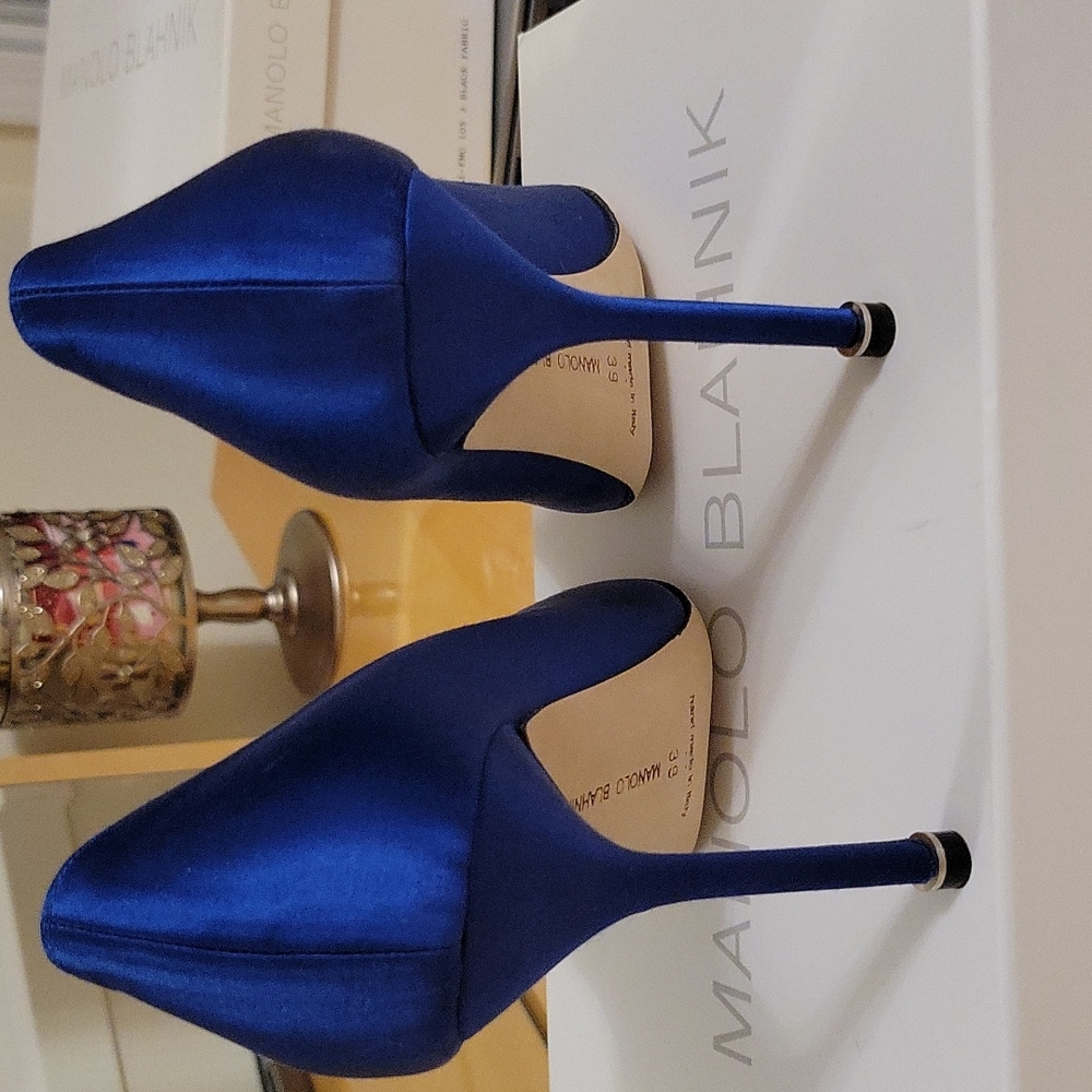 MANOLO BLAHNIK SATIN  BLUE PUMPS Ft. Square Crystal Buckle- Brand New - Picture 4 of 7